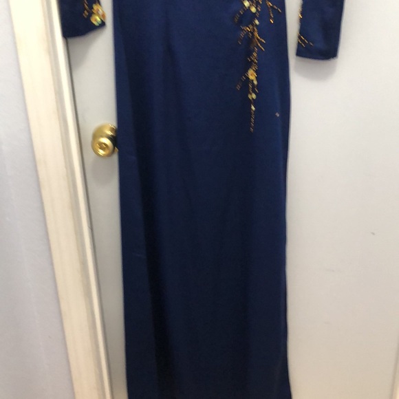 Vietnamese ao dài - Picture 2 of 3